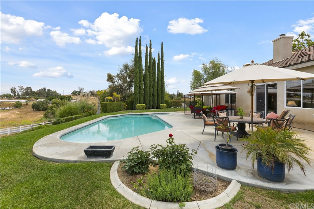 17944 Scottsdale Road Riverside, CA 92504 - Photo 39 of 43 Pool
