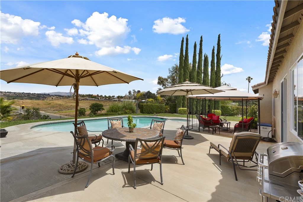 17944 Scottsdale Road Riverside, CA 92504 - Photo 43 of 43 Patio
