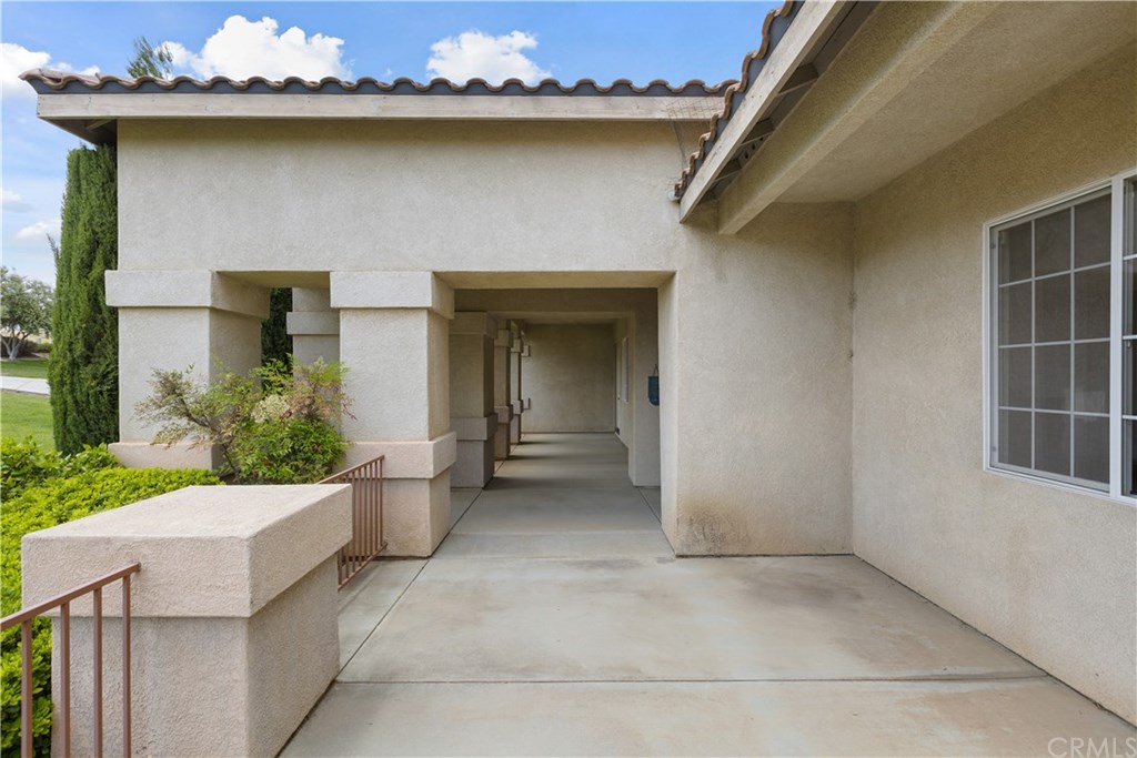 17944 Scottsdale Road Riverside, CA 92504 - Photo 6 of 43 Front Porch