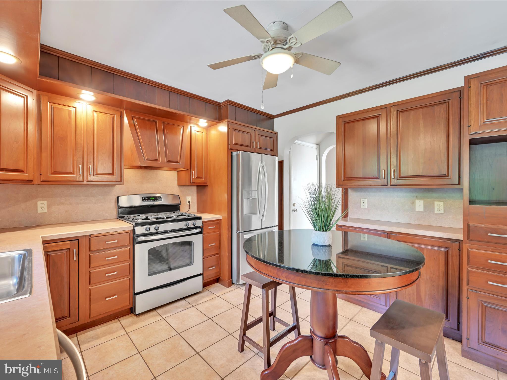 439 Gregg Street Shillington, PA 19607 - Photo 11 of 38 Plenty if Cabinets and Drawers