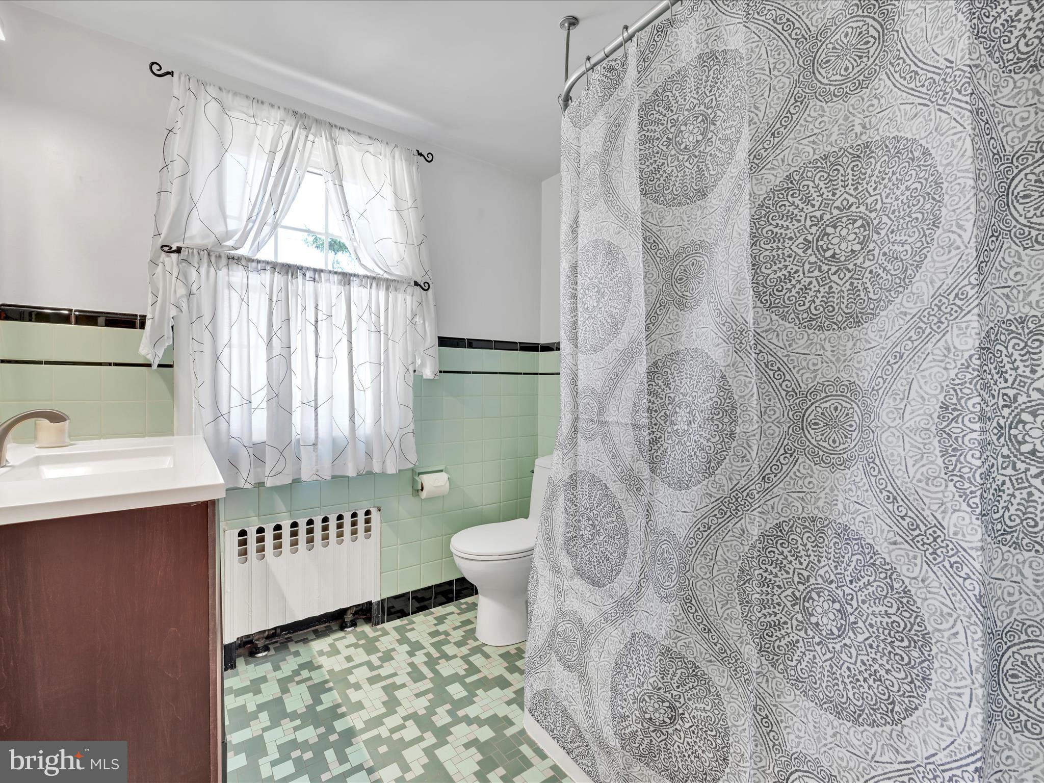 439 Gregg Street Shillington, PA 19607 - Photo 23 of 38 2nd Full Bathroom