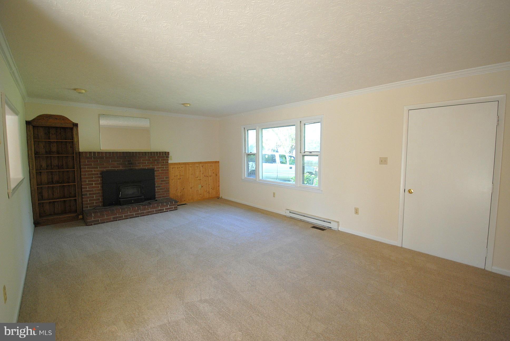 114 Pond Road Gore, VA 22637 - Photo 3 of 15 Living Room