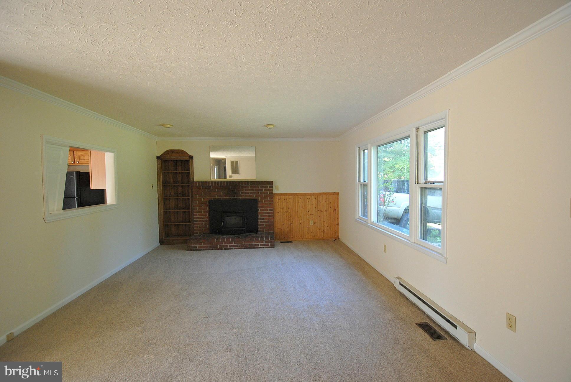 114 Pond Road Gore, VA 22637 - Photo 4 of 15 Living Room