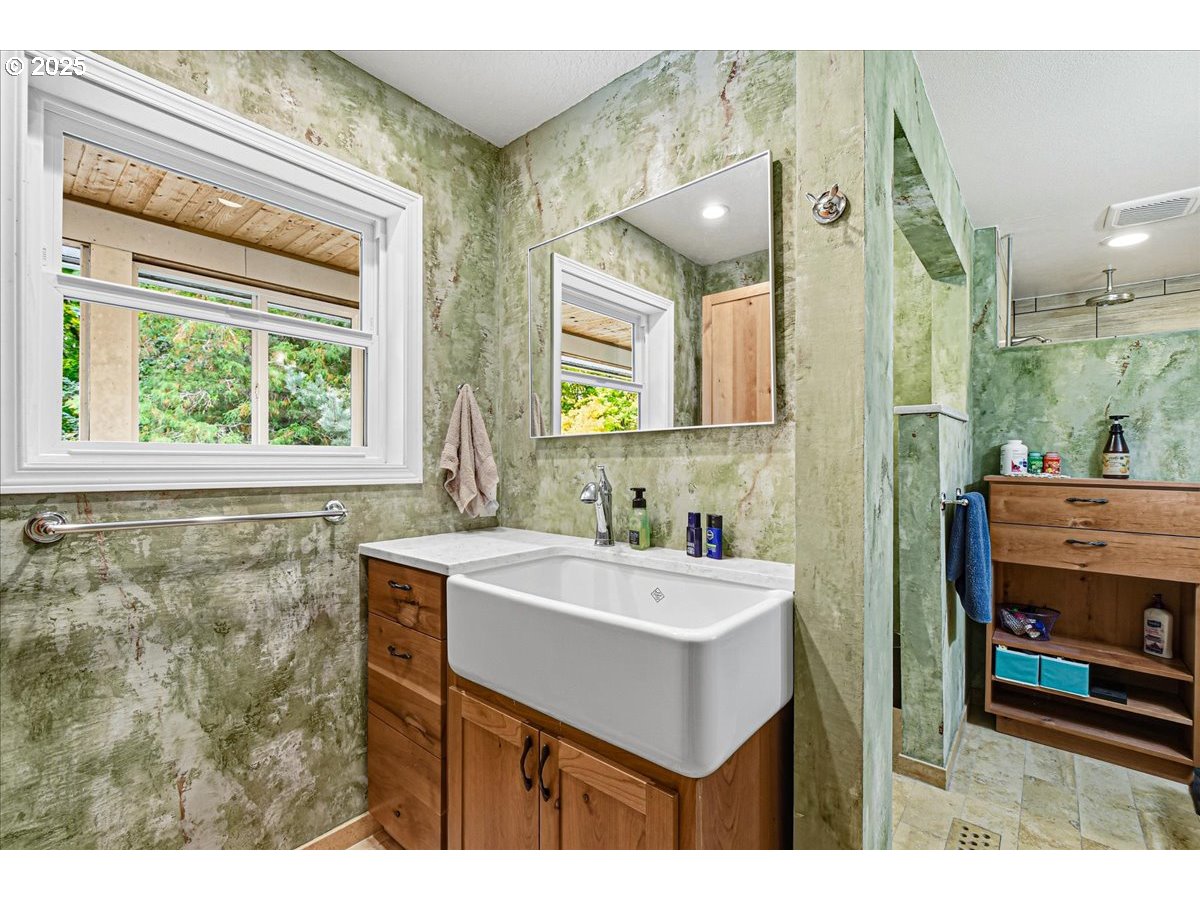 1820 Southwest Heiney Road Gresham, OR 97080 - Photo 23 of 48 a bathroom with a sink mirror and a bathtub