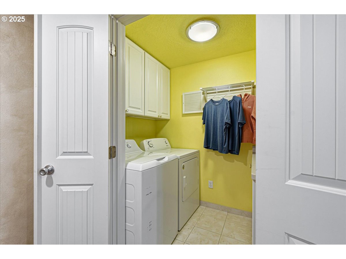 1820 Southwest Heiney Road Gresham, OR 97080 - Photo 28 of 48 a utility room with a sink