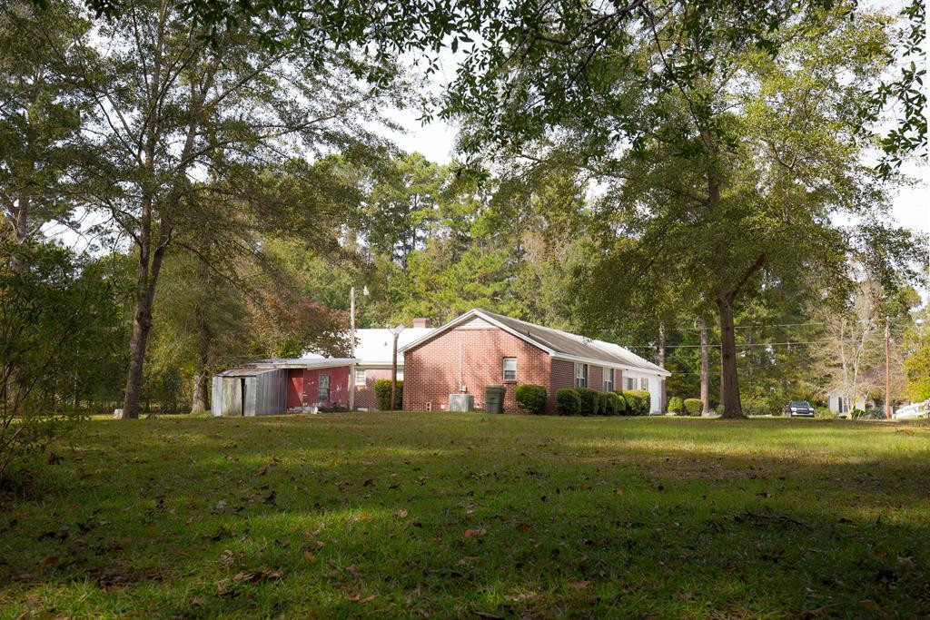 499 Pine Street Bamberg, SC 29003 - Photo 27 of 28 a house view with garden space