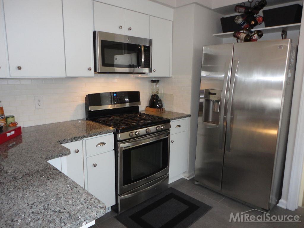852 Columbia Road Berkley, MI 48072 - Photo 5 of 25
