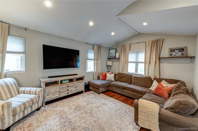 $1,350,000 | 75 Bar Beach Road, Port Washington, NY 11050