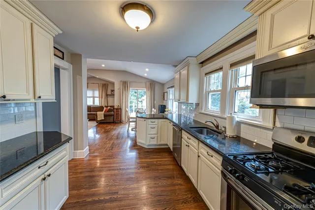 $1,350,000 | 75 Bar Beach Road, Port Washington, NY 11050