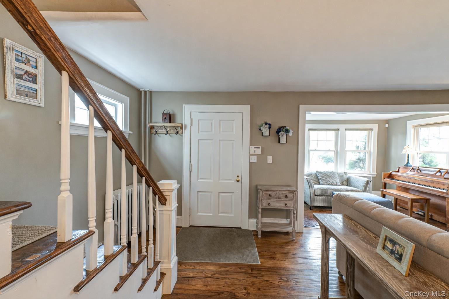75 Bar Beach Road Port Washington, NY 11050 - Photo 6 of 30 a living room with furniture and wooden floor