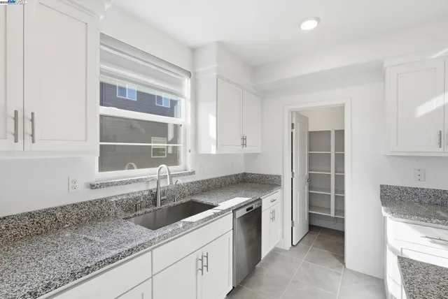 $711,000 | 498 Trace Lane, Hayward, CA 94544