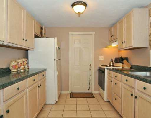 134 Diamond Hill Road Warwick, RI 02886 - Photo 3 of 12 Kitchen.