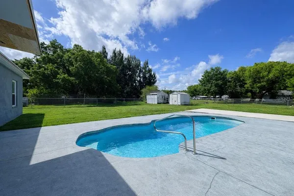 $2,000 | 2403 Cleveland Road, Sebring, FL 33870