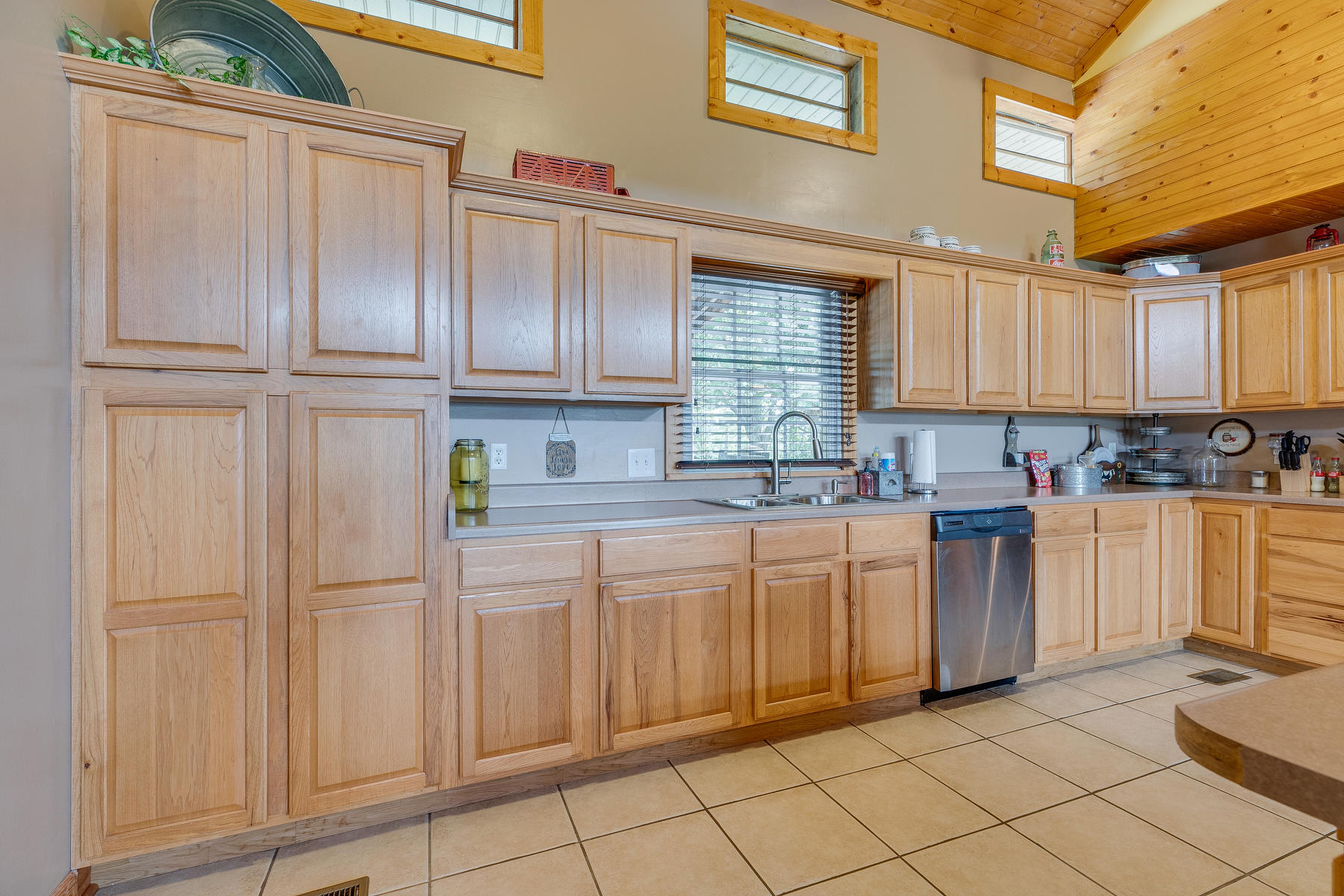 409 Packing House Road Kingsport, TN 37660 - Photo 12 of 58 012