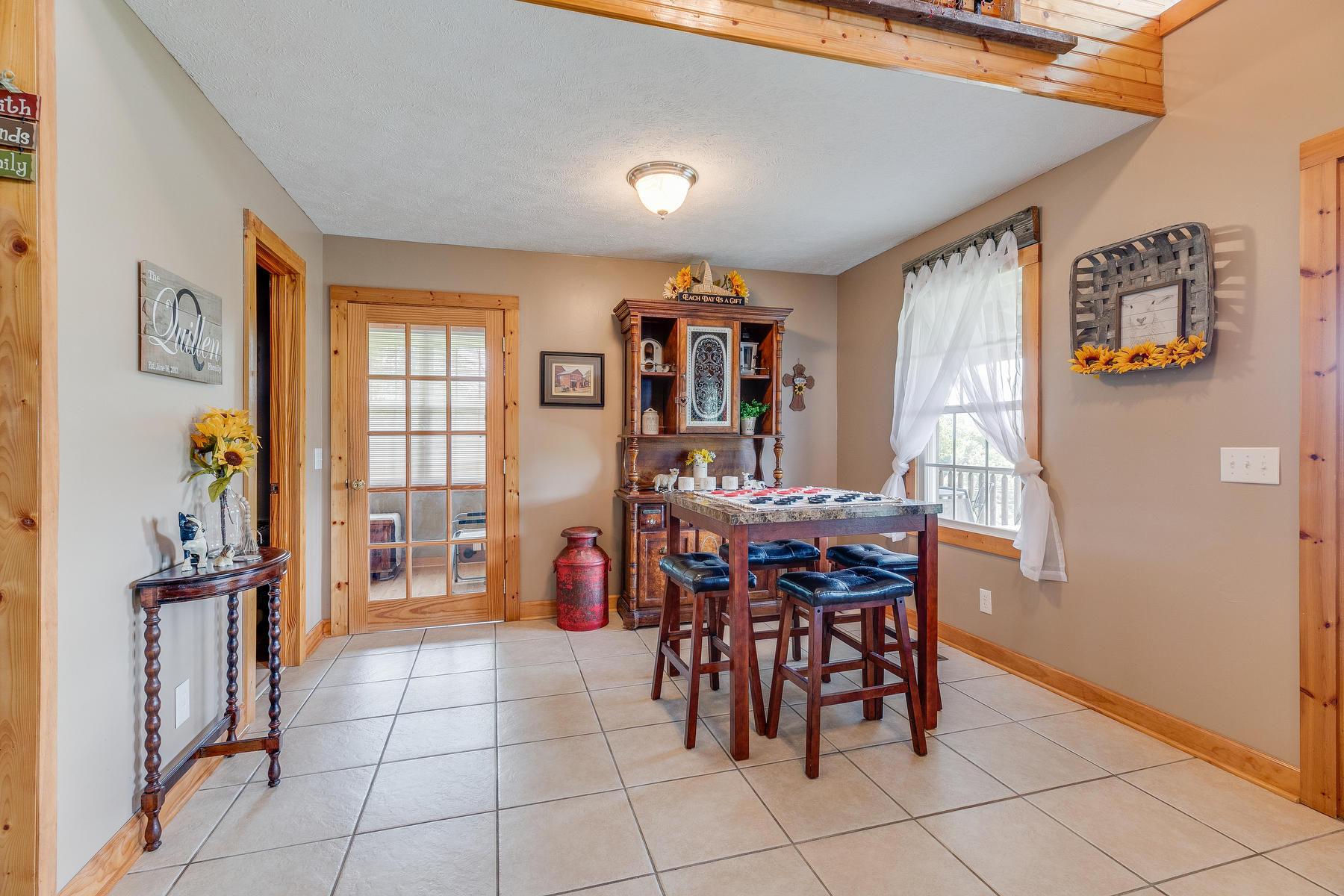 409 Packing House Road Kingsport, TN 37660 - Photo 17 of 58 017