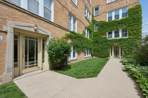 $335,000 | 2531 North Talman Avenue, Unit 1W, Chicago, IL 60647