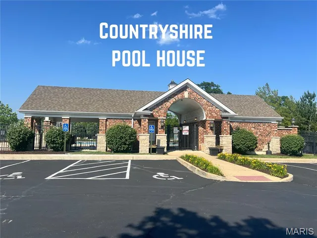 $265,000 | 23 Country Heights Court, Lake St. Louis, MO 63367