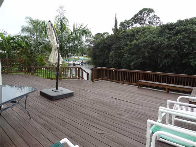 446 Robalo Court Stuart, FL 34996 - Photo 5 of 24 Gallery Image 5