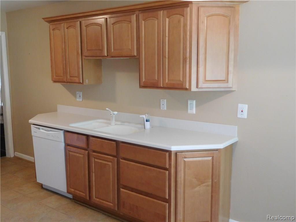 4015 Mark Orr Road Royal Oak, MI 48073 - Photo 8 of 21 Kitchen