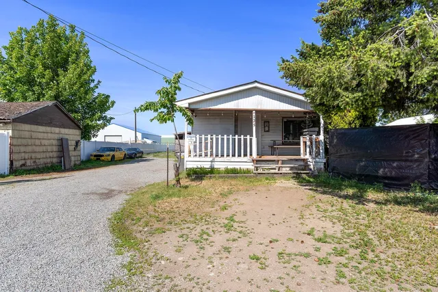 $250,000 | 125 North Flora Road, Greenacres, WA 99037