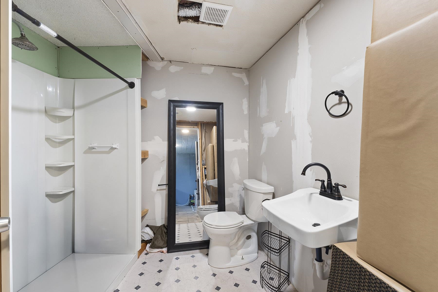 125 North Flora Road Greenacres, WA 99037 - Photo 17 of 32