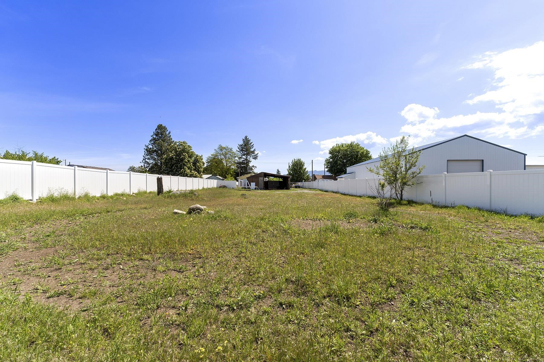 125 North Flora Road Greenacres, WA 99037 - Photo 25 of 32