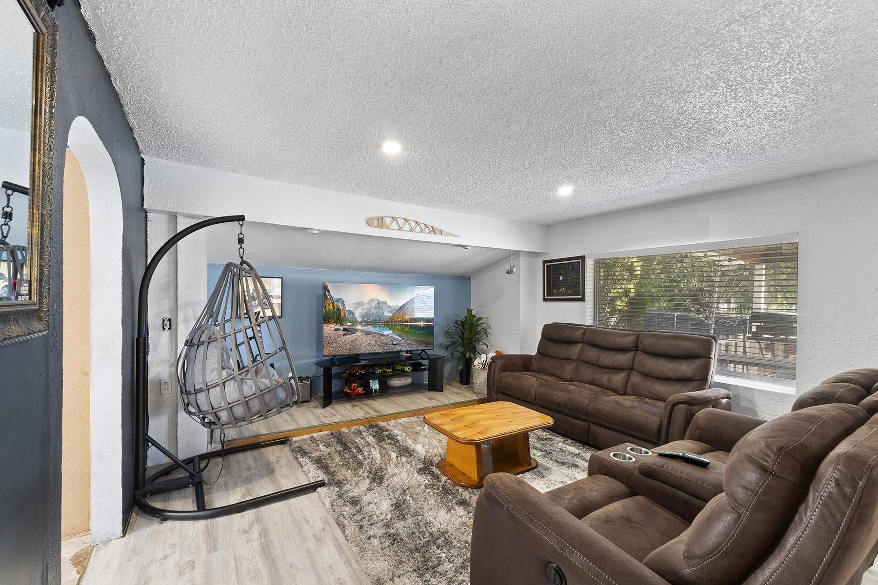 125 North Flora Road Greenacres, WA 99037 - Photo 3 of 32