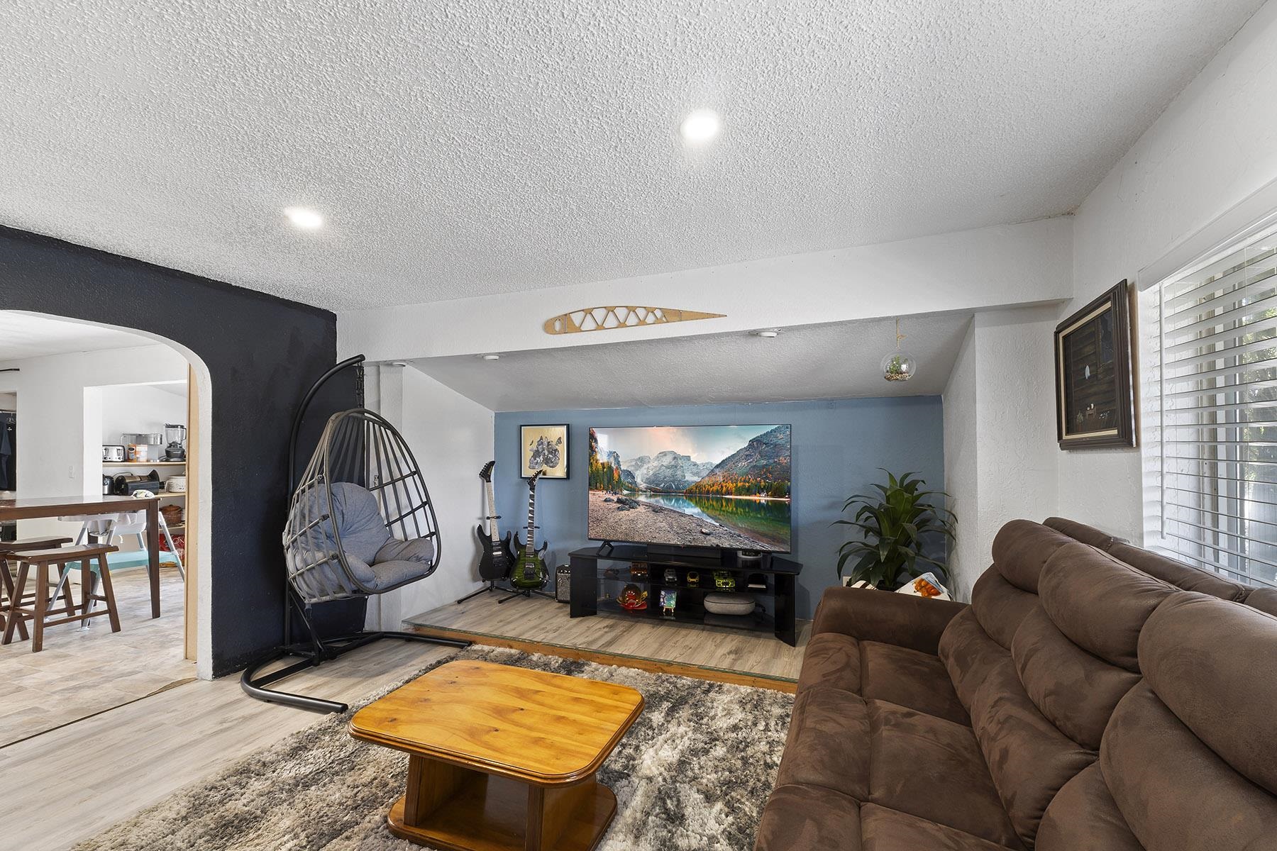 125 North Flora Road Greenacres, WA 99037 - Photo 4 of 32