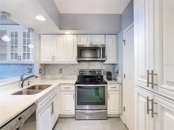 $2,890 | 322 East Central Boulevard, Unit 1413, Orlando, FL 32801