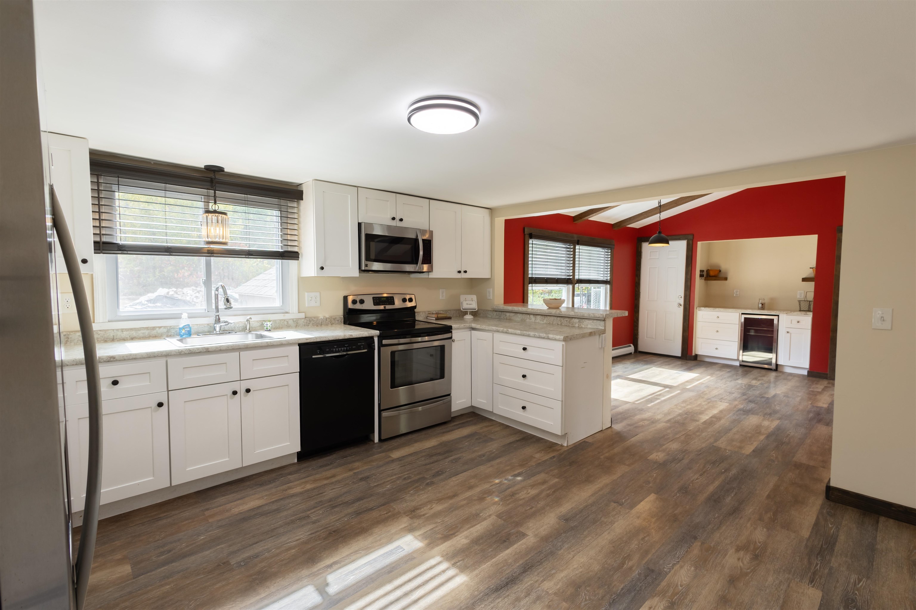 426 Goffstown Road Manchester, NH 03102 - Photo 12 of 55