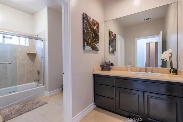 a view of a yard in front of the house