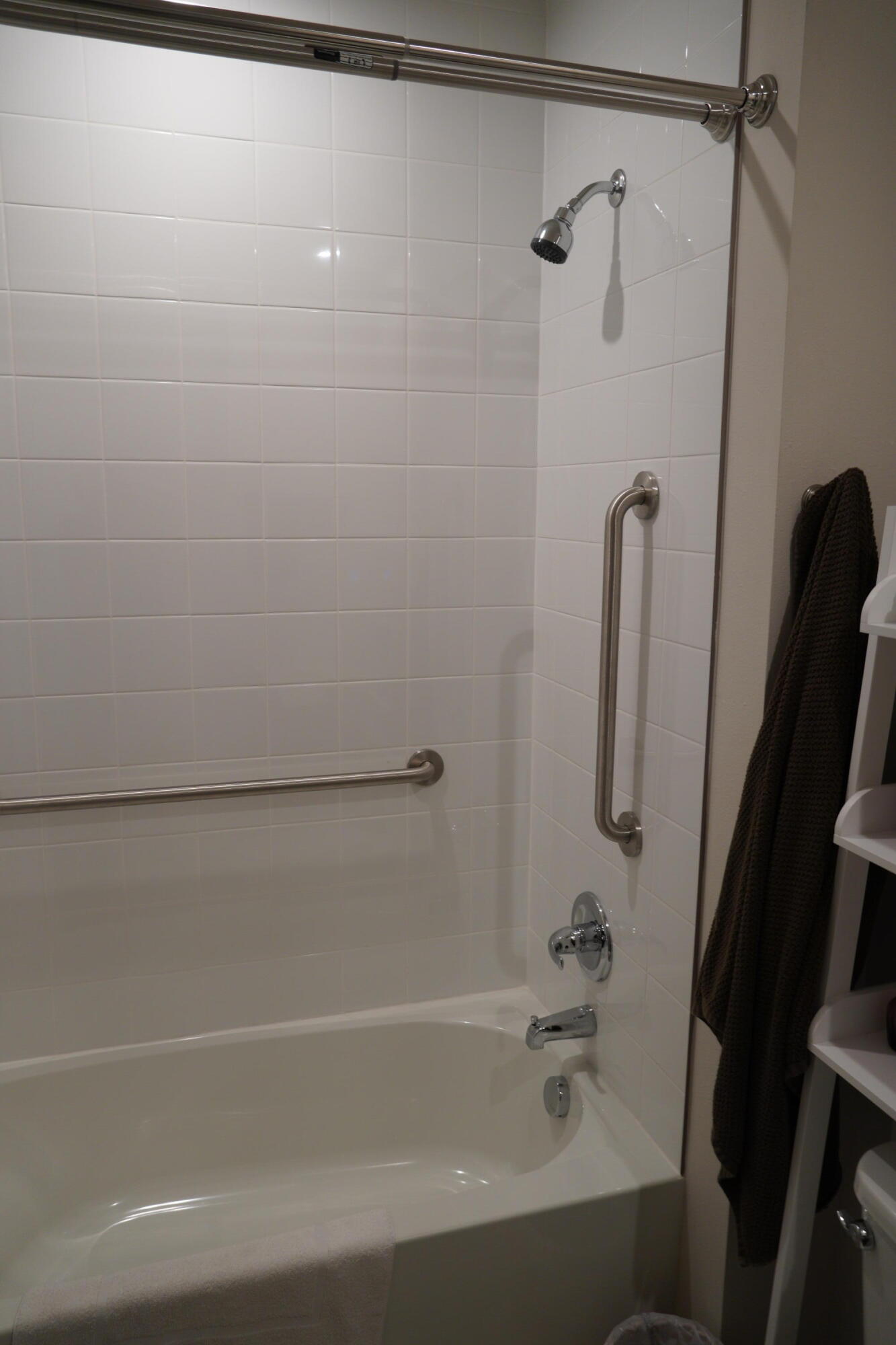 106 Pummelo Place Fort Pierce, FL 34981 - Photo 17 of 22 Guest Bathroom