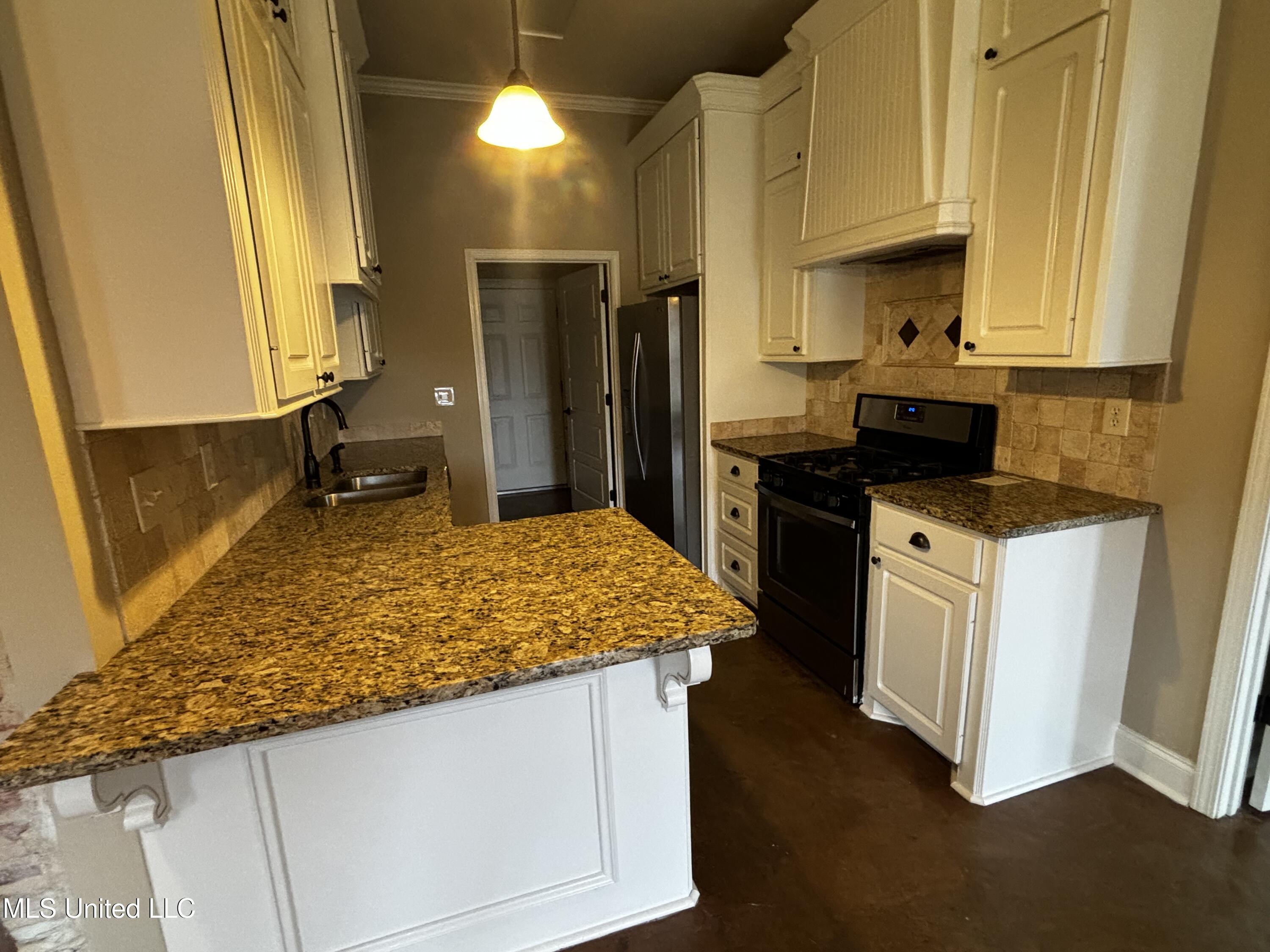 221 Greenfield Ridge Drive Brandon, MS 39042 - Photo 2 of 19 Photo Sep 11 2024, 3 04 44 PM