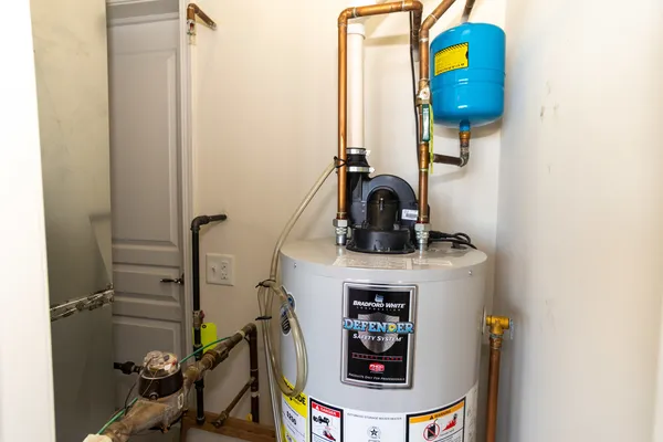 $2,600 | 13340 Mockingbird Court, Huntley, IL 60142