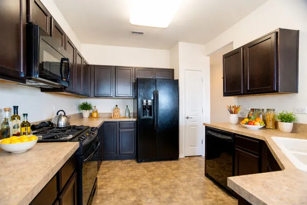 $2,600 | 13340 Mockingbird Court, Huntley, IL 60142