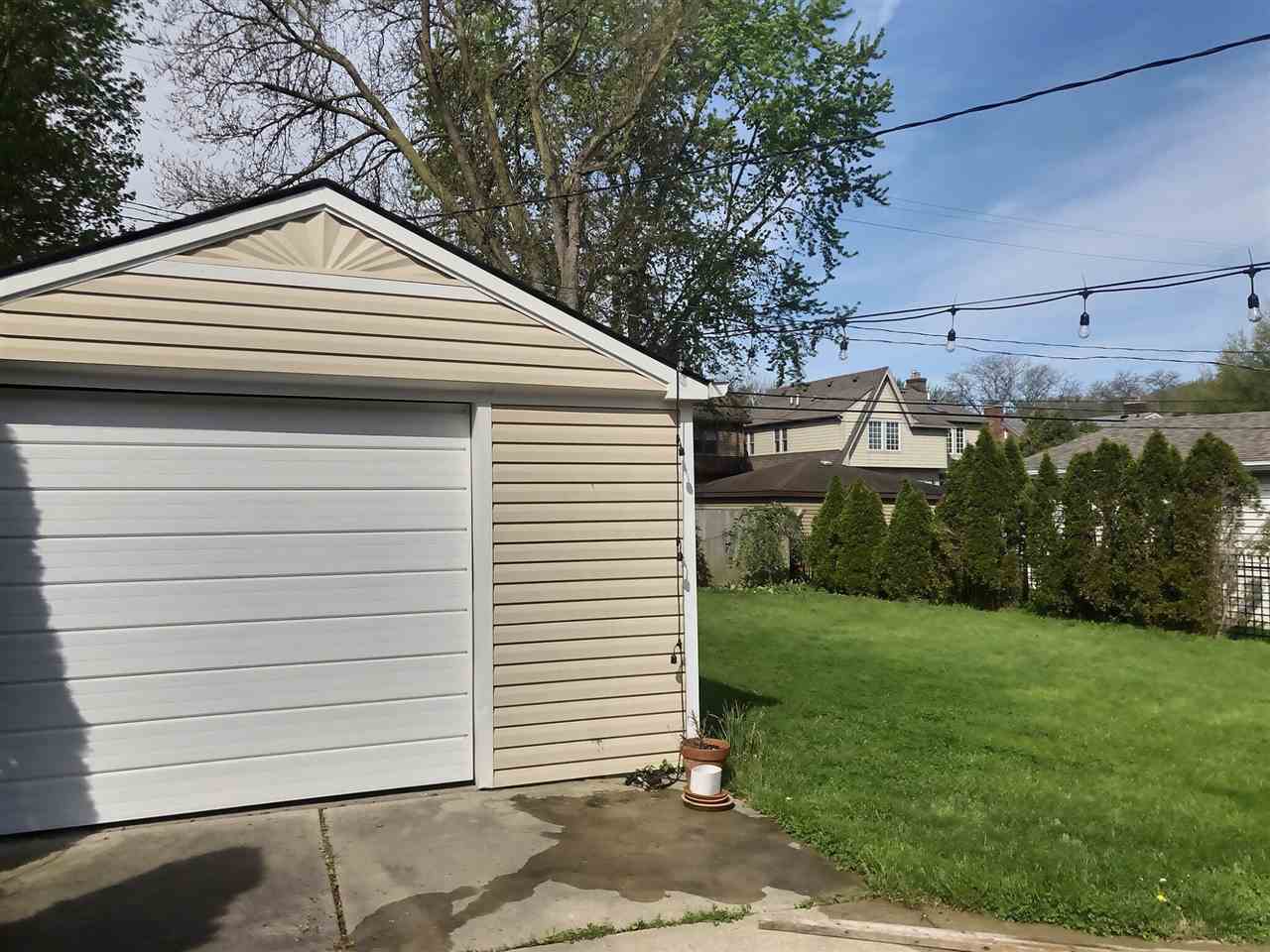 881 Lincoln Road Grosse Pointe, MI 48230 - Photo 18 of 18 50011903-17.JPG