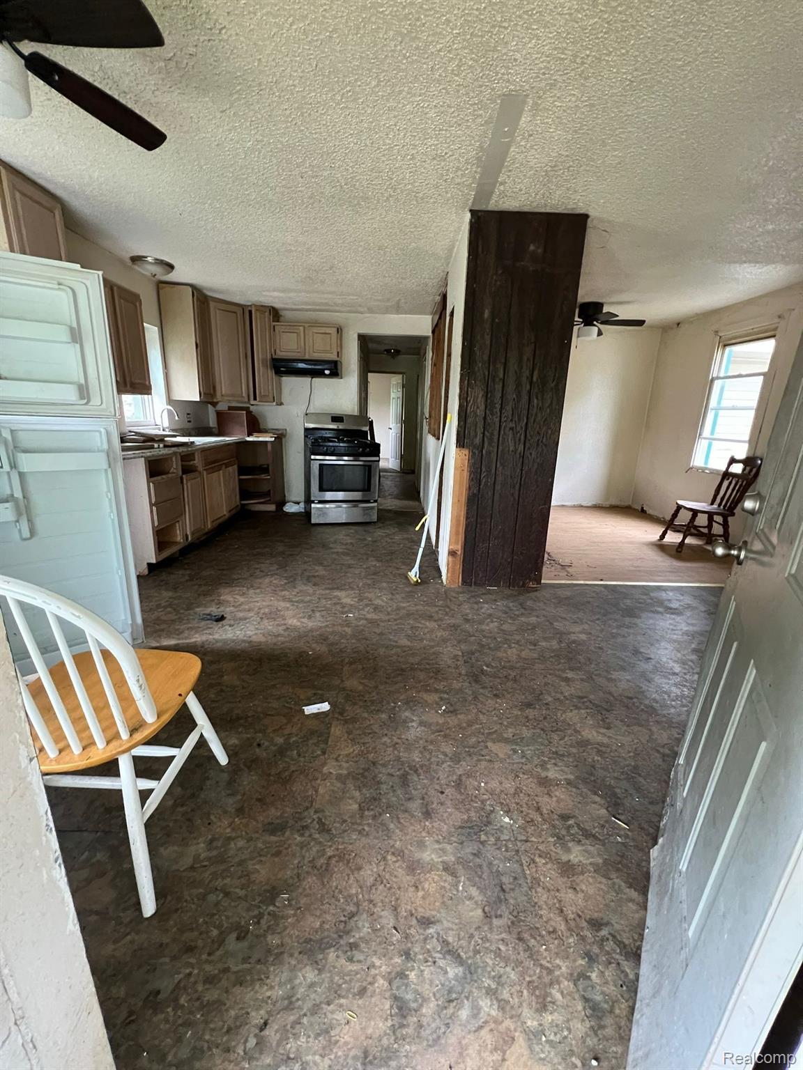 28601 Beechnut Street Inkster, MI 48141 - Photo 3 of 7 Living Room