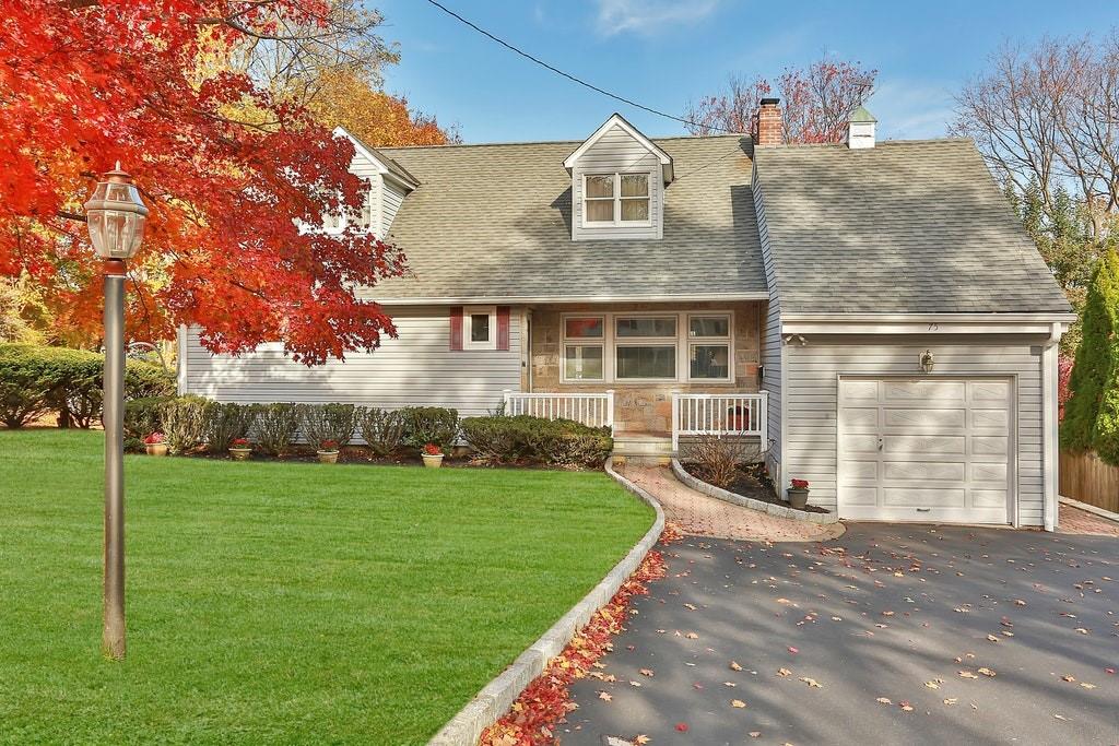Amazing curb appeal... great neighborhood!