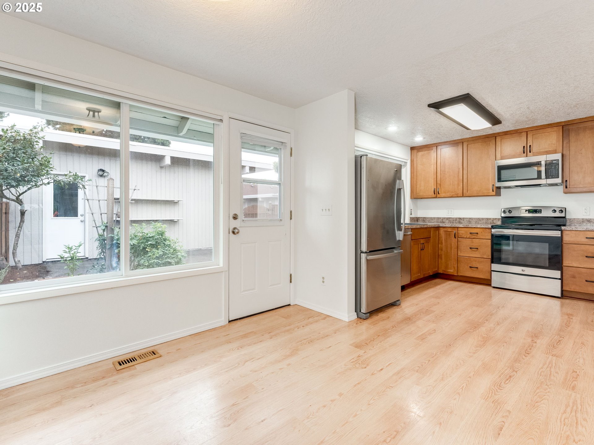 5040 Southwest Normandy Place Beaverton, OR 97005 - Photo 16 of 47 Gallery Image 16