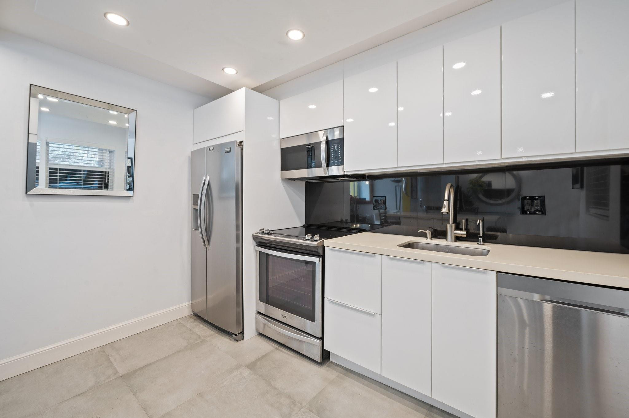 401 North Riverside Drive, Unit 102 Pompano Beach, FL 33062 - Photo 8 of 26 Photo 8