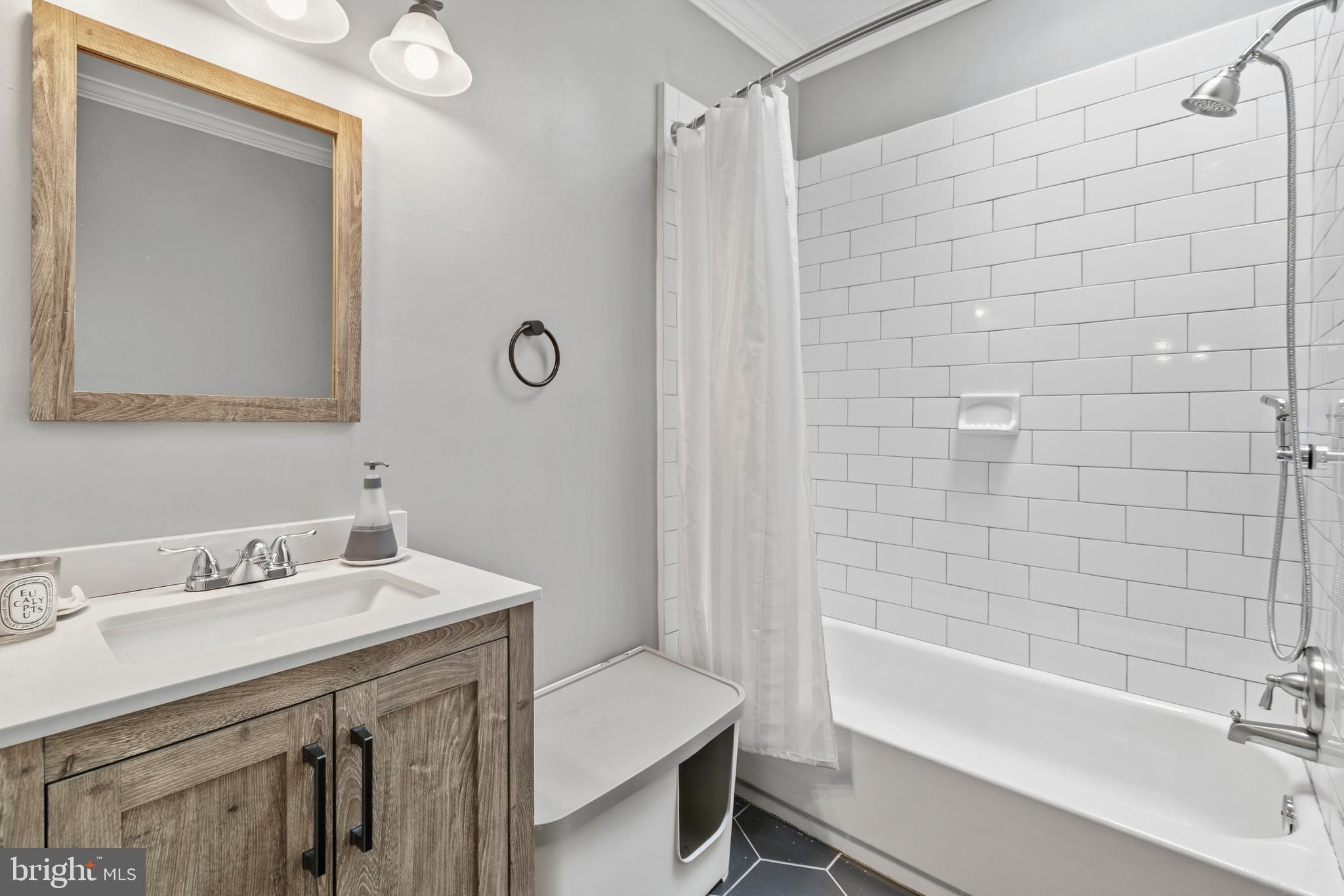 815 Brooks Lane Baltimore, MD 21217 - Photo 31 of 47 Second Full Bathroom