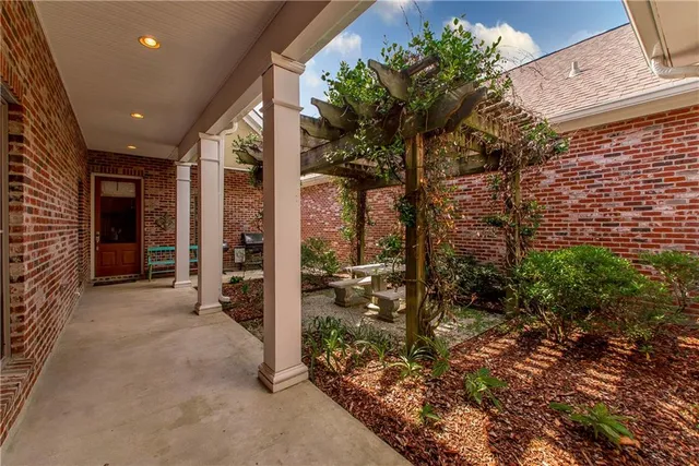 $319,000 | 23783 Monarch Point, Springfield, LA 70462