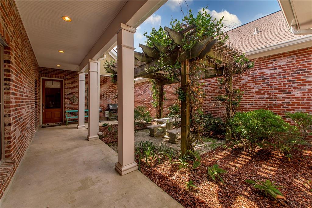 23783 Monarch Point Springfield, LA 70462 - Photo 3 of 35