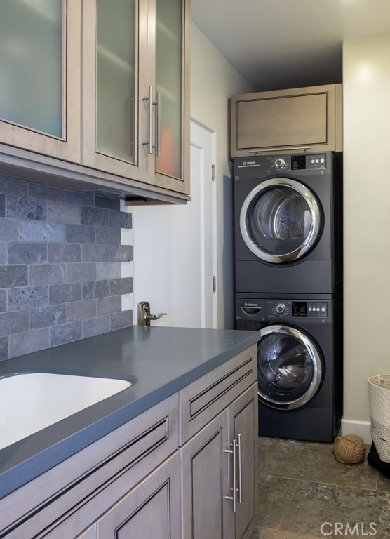 309 Marguerite Avenue, Unit C Corona del Mar, CA 92625 - Photo 13 of 15 a kitchen with a sink and a stove