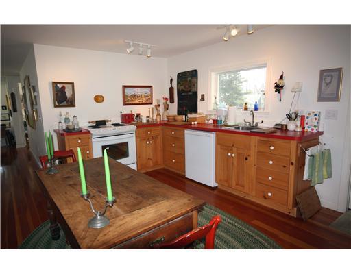 7 Tupper Road Boothbay Harbor, ME 04538 - Photo 5 of 9 Kitchen.