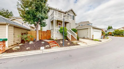 $699,000 | 232 McNear Circle, Petaluma, CA 94952
