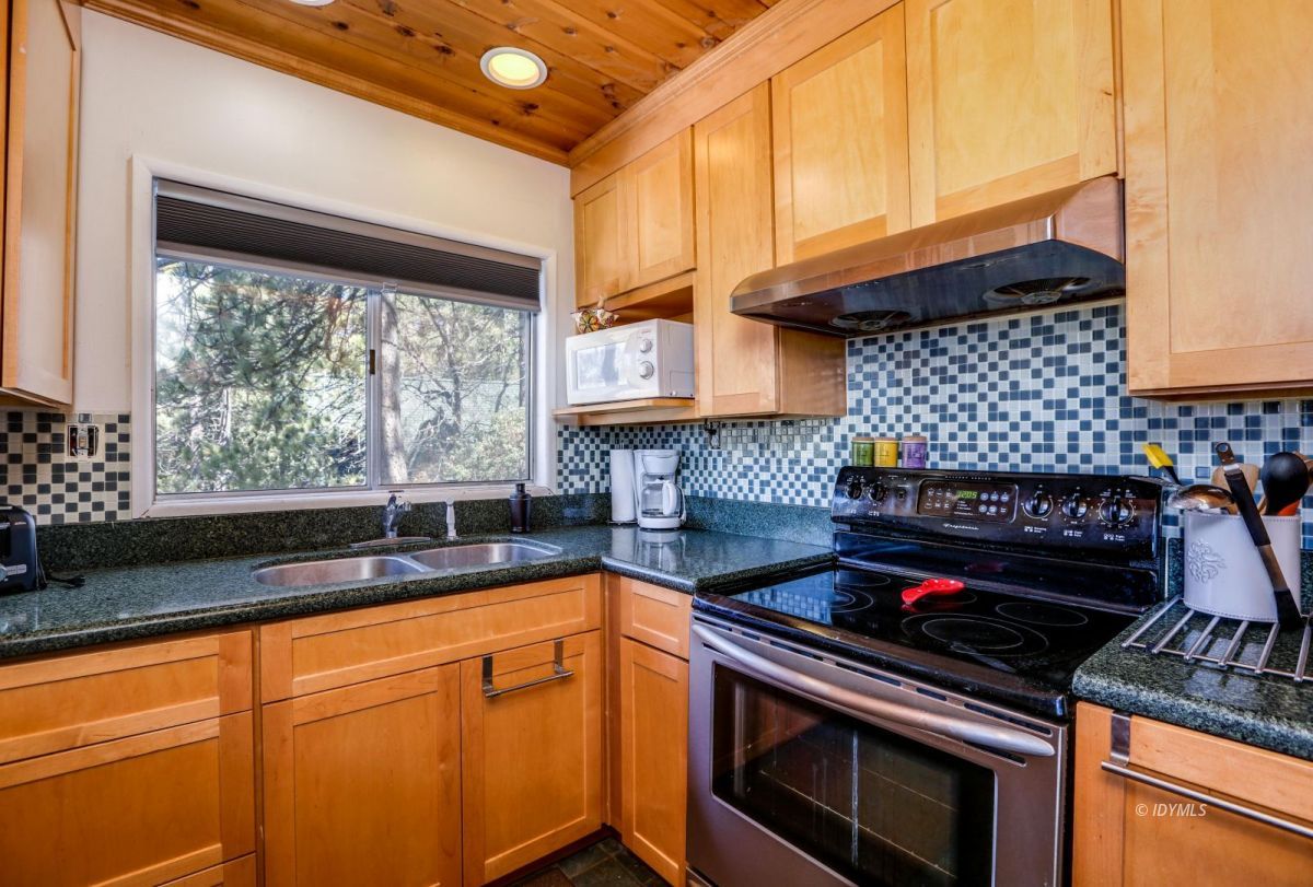 24636 Logan Creek Road Idyllwild, CA 92549 - Photo 14 of 29 New tile back-splash