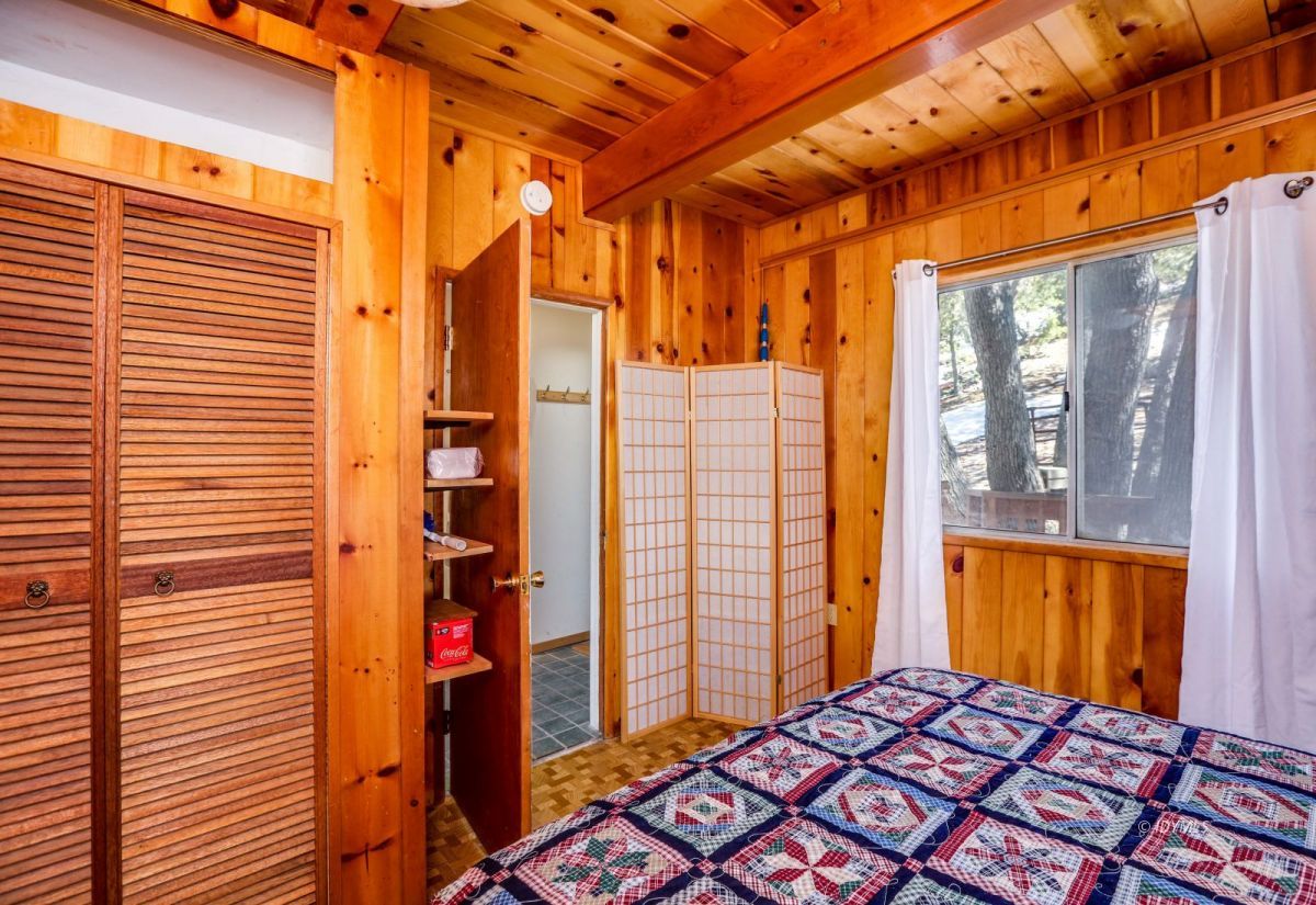 24636 Logan Creek Road Idyllwild, CA 92549 - Photo 17 of 29 Bedroom with 2 windows