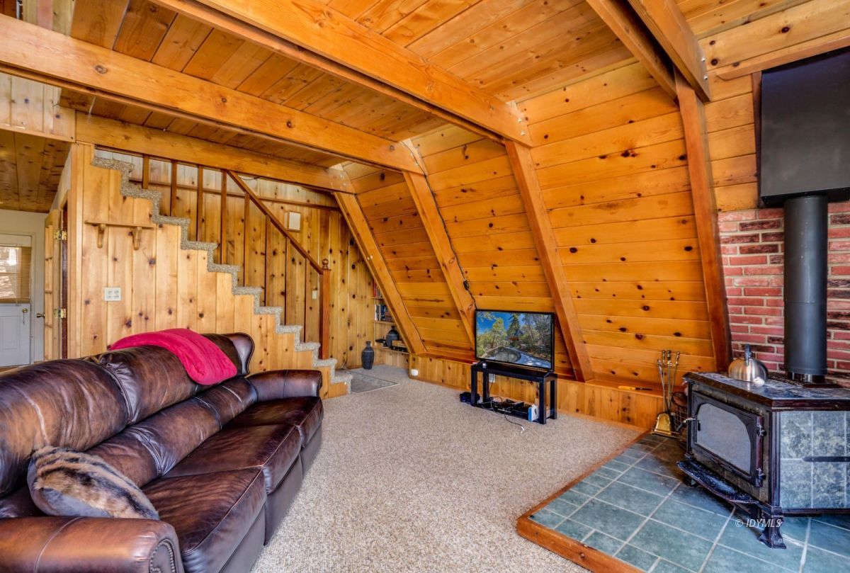24636 Logan Creek Road Idyllwild, CA 92549 - Photo 6 of 29 Living room