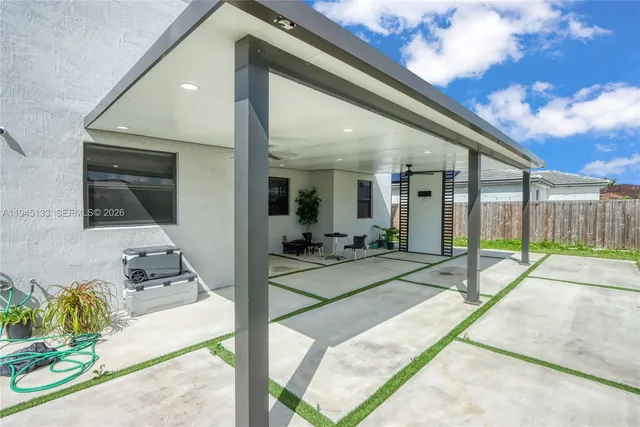 a view of a house with backyard and porch